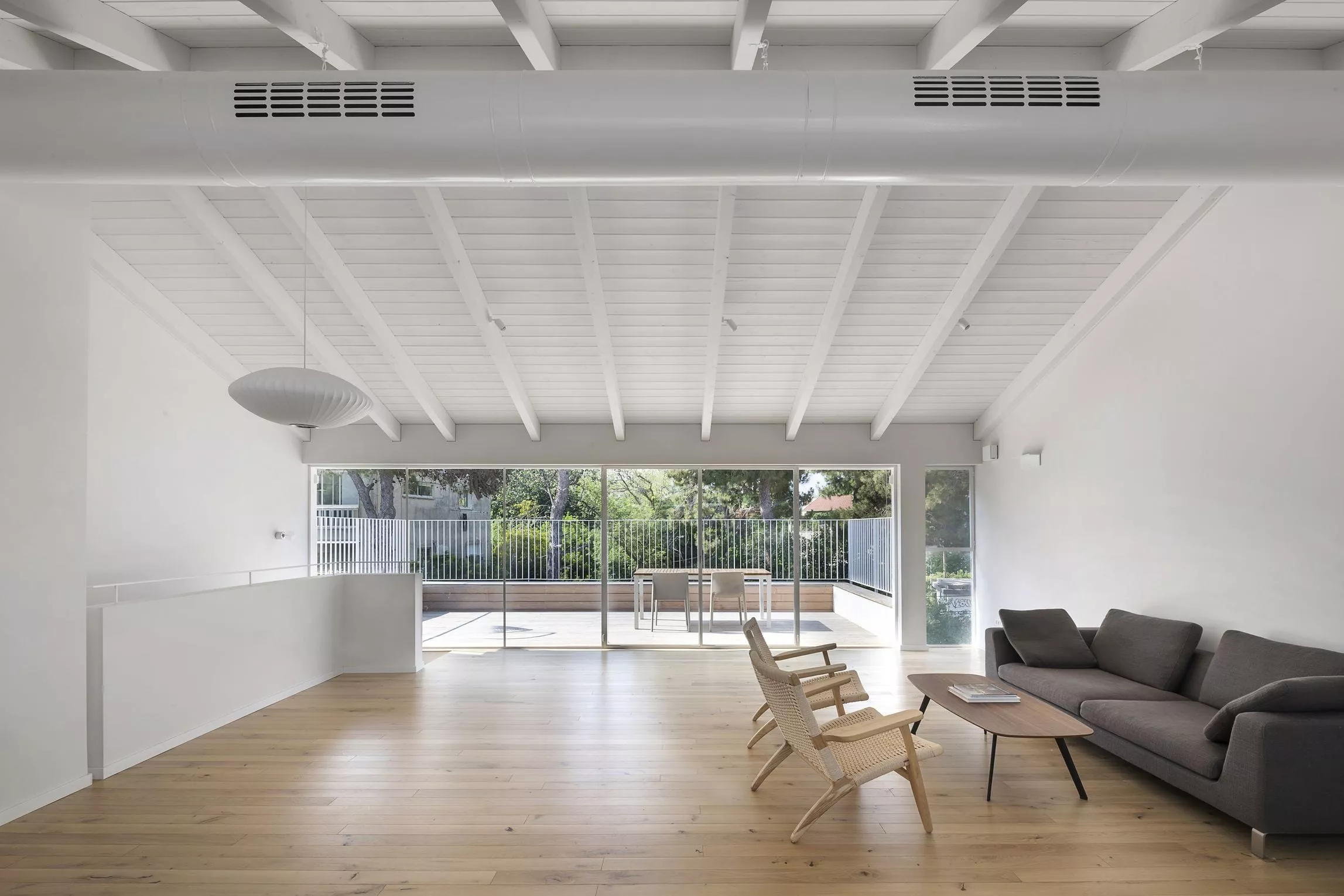Read more about the article Town-House with White Steel-Windows