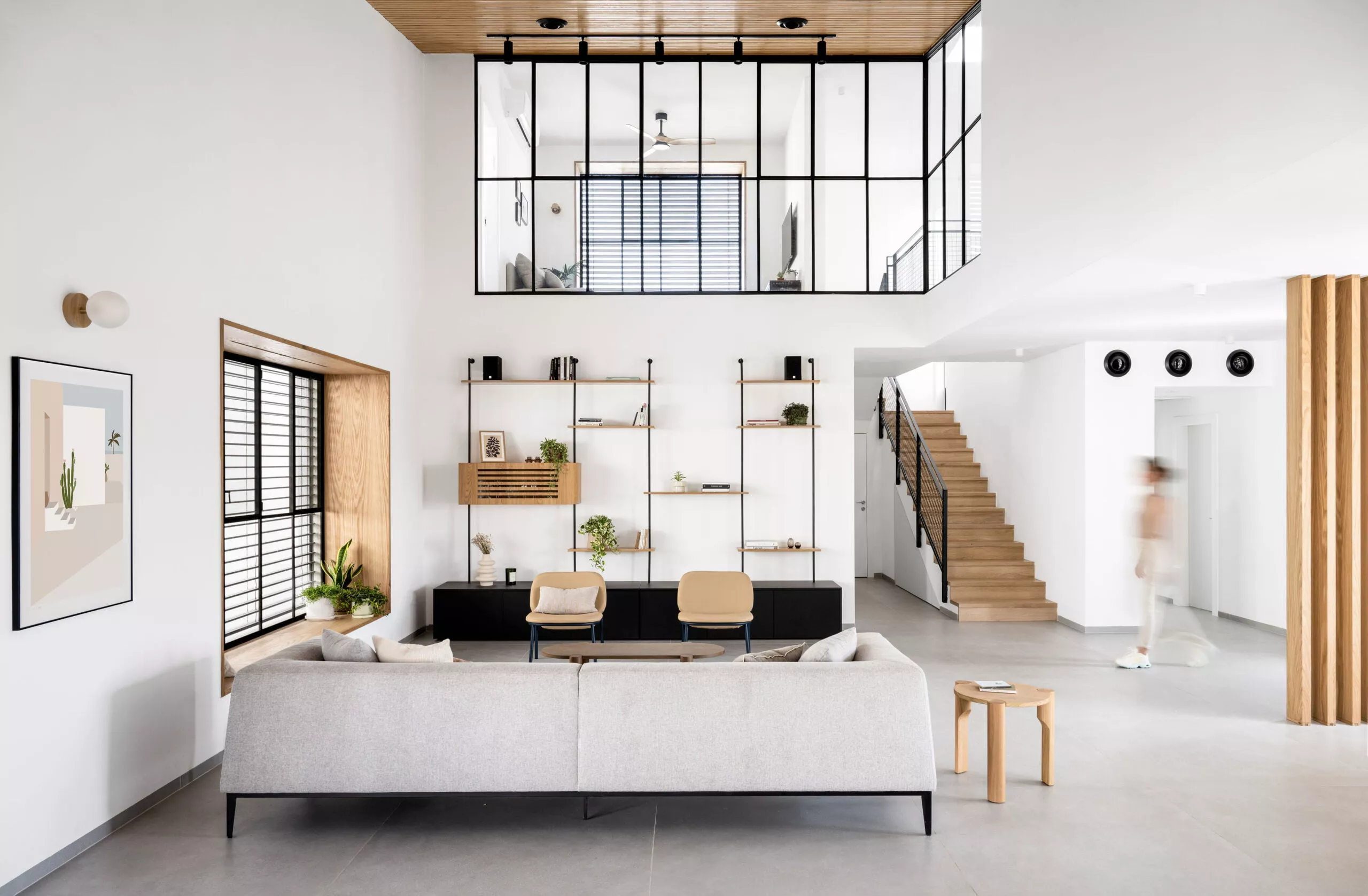 The External Venetian Blinds allow for smart Sun-Protection, while maintaining the clean and elegant look of the Steel-Windows & Doors